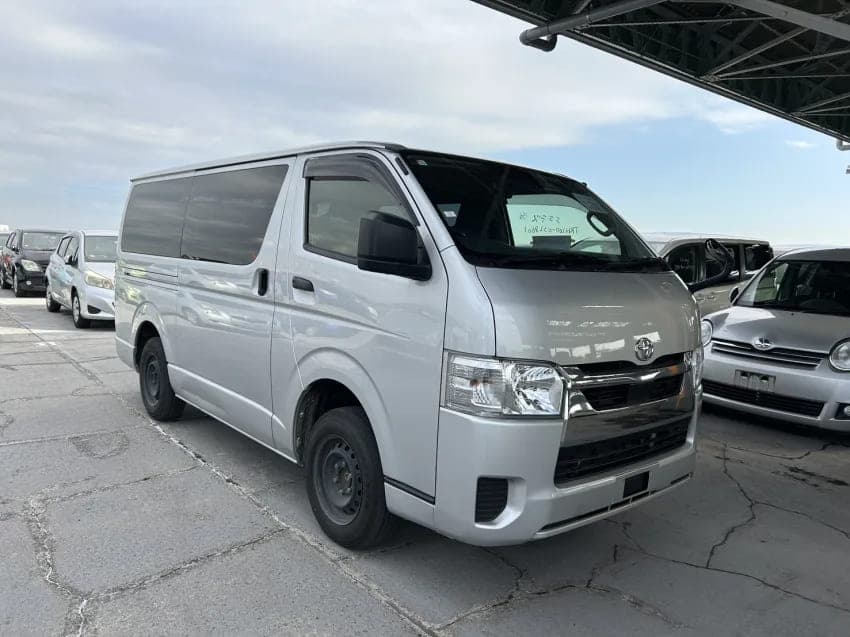 Toyota Hiace - 1