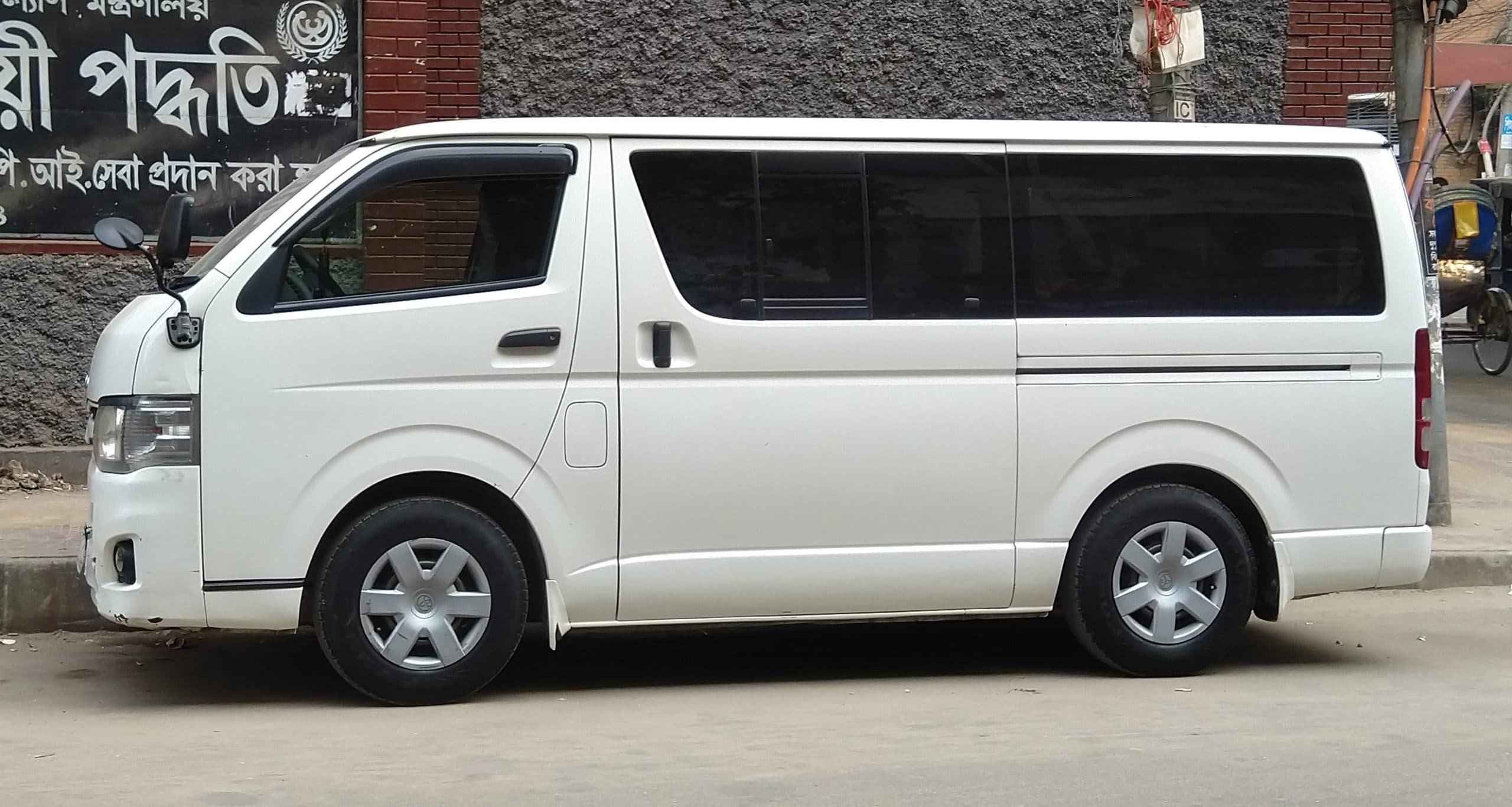 Toyota Hiace thumbnail 3
