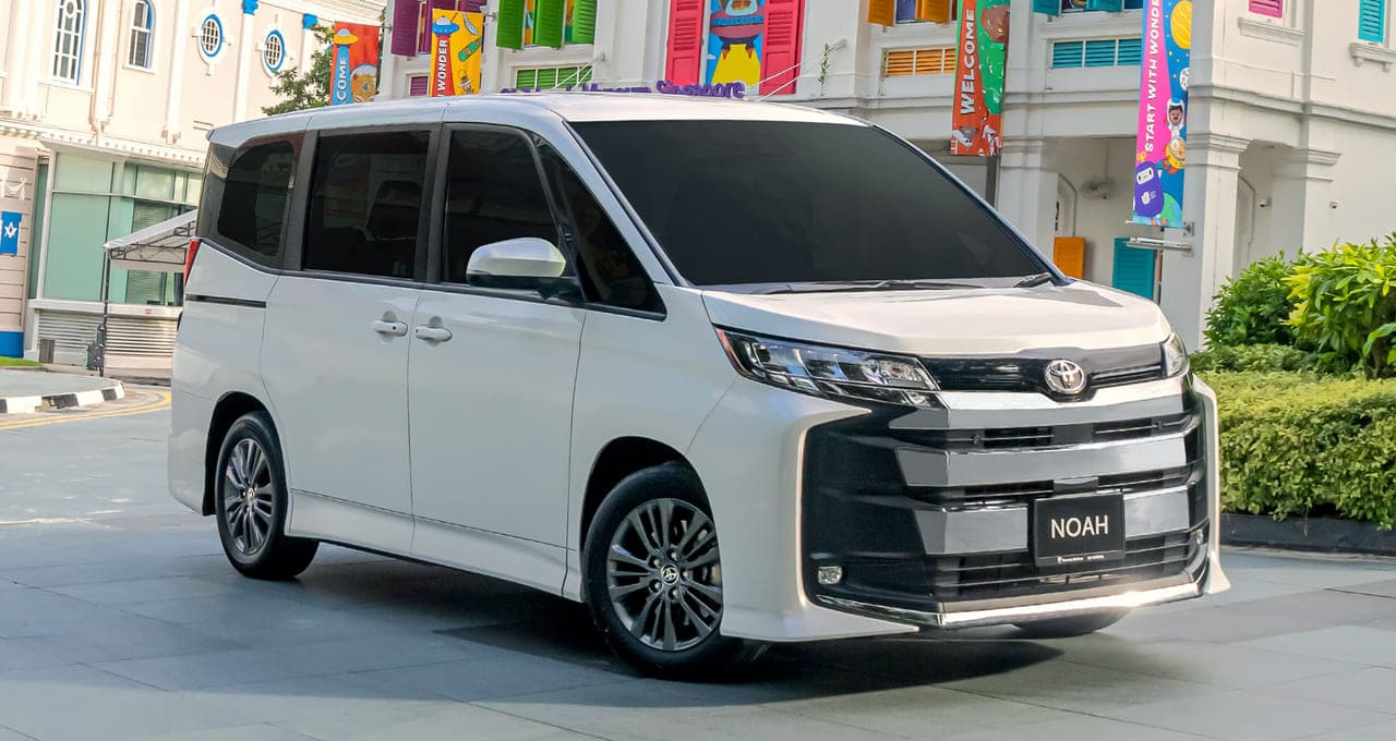 Toyota Noah thumbnail 2